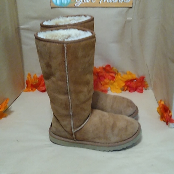 UGG boots sz 7 - Picture 2 of 6
